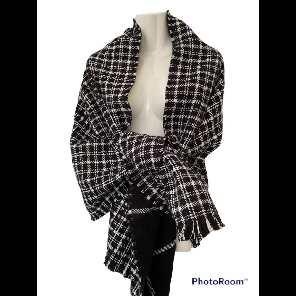 NWT Time and Tru Reversible Wrap/Shawl